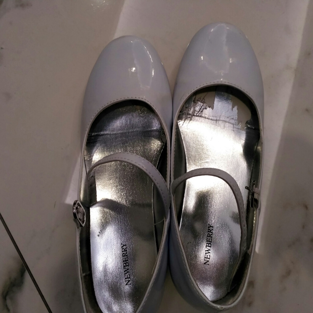 Shoes - Picture 3 of 4